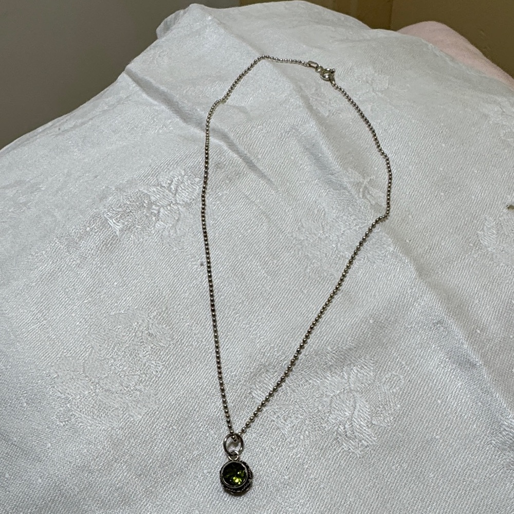 Elegant Silver Necklace with Green Gemstone